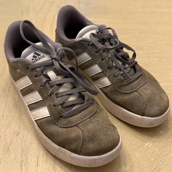 adidas‎ VL Court Gray School Casual Shoes kids Shoes Size 4 - Picture 1 of 10